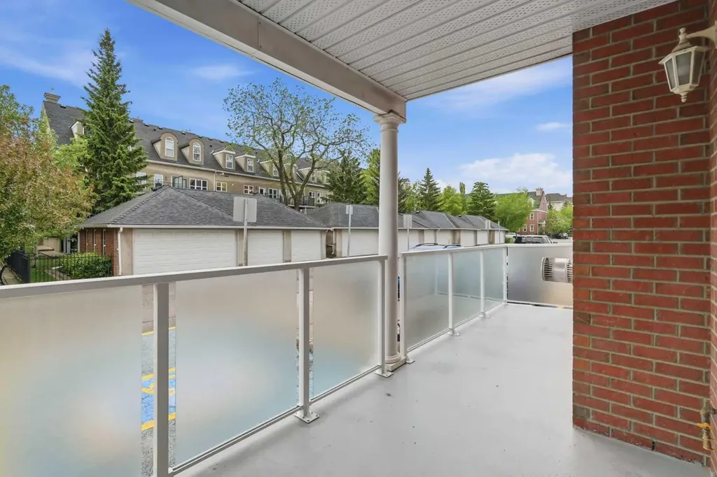 2233 34 Avenue SW Calgary AB T2T 6N2