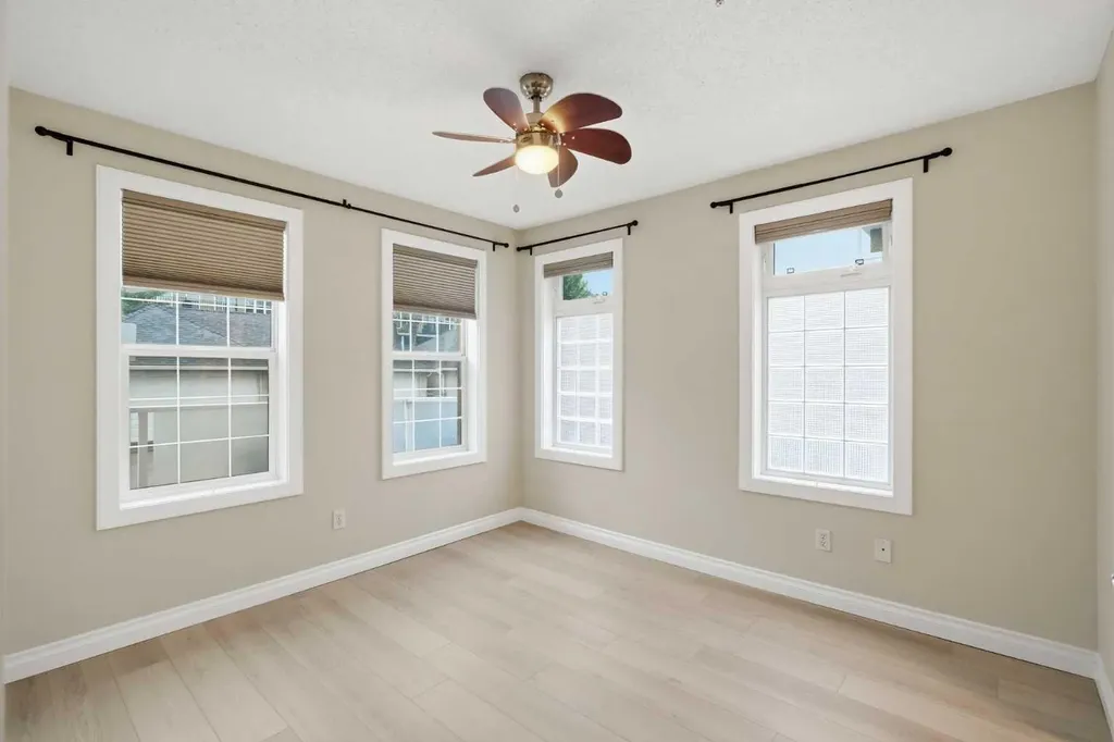2233 34 Avenue SW Calgary AB T2T 6N2