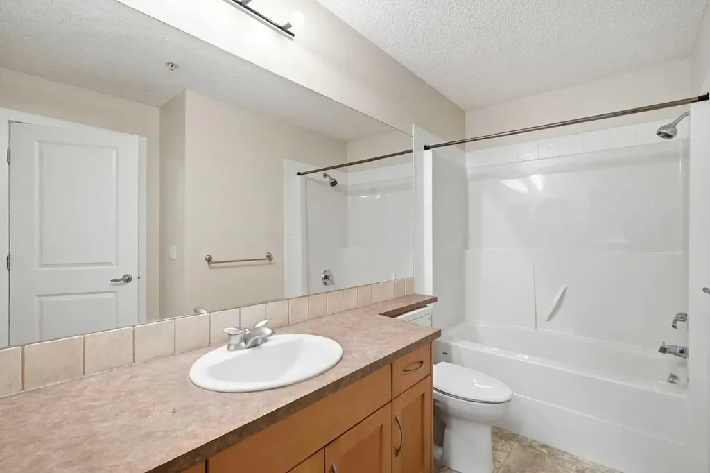 2233 34 Avenue SW Calgary AB T2T 6N2