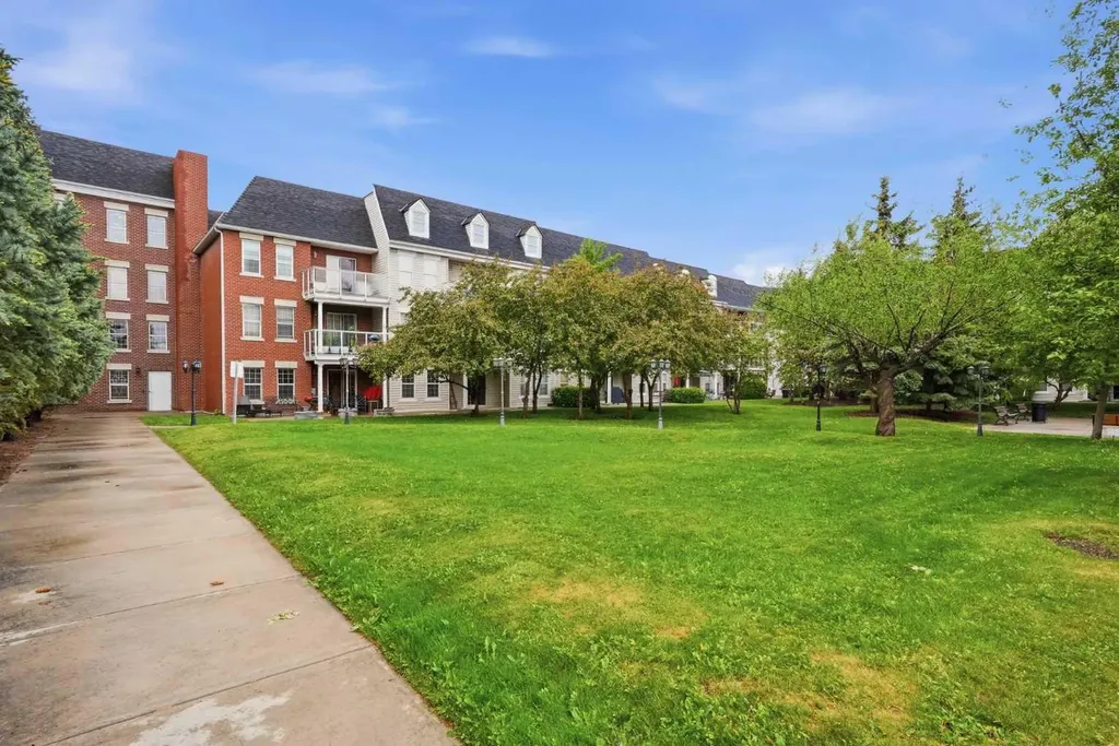 2233 34 Avenue SW Calgary AB T2T 6N2
