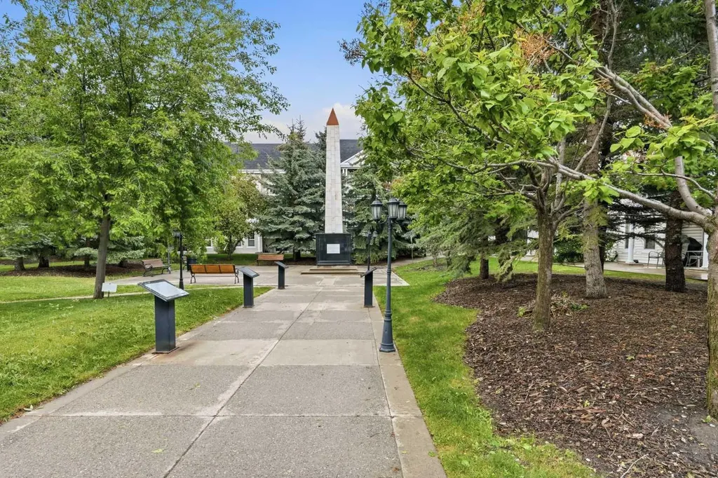 2233 34 Avenue SW Calgary AB T2T 6N2