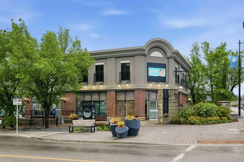 2233 34 Avenue SW Calgary AB T2T 6N2