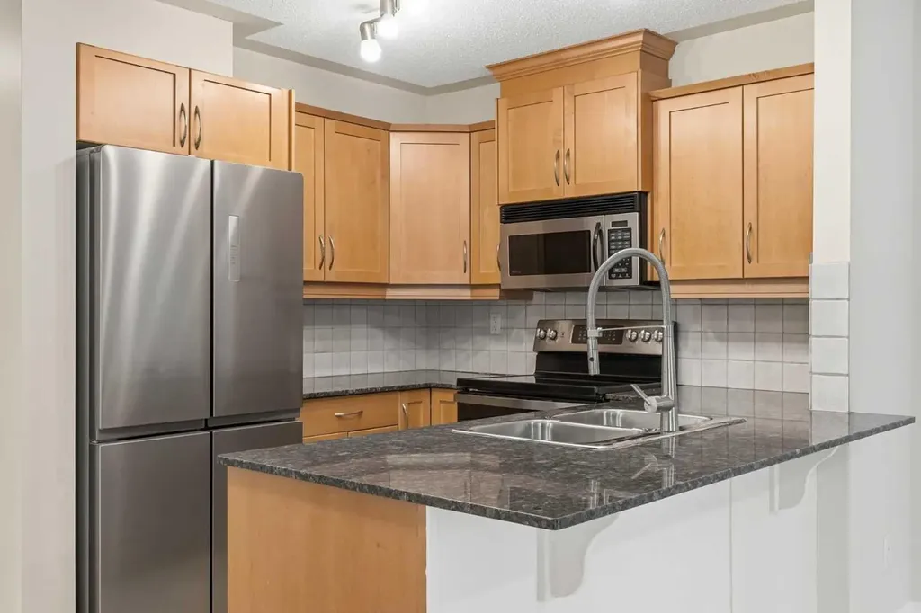 2233 34 Avenue SW Calgary AB T2T 6N2