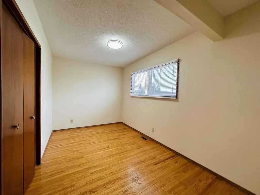 7116 Hunterville Road NW Calgary AB T2K 4J8
