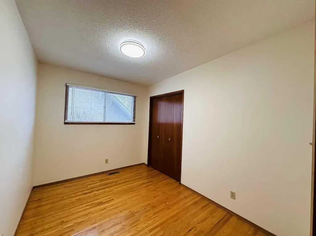 7116 Hunterville Road NW Calgary AB T2K 4J8
