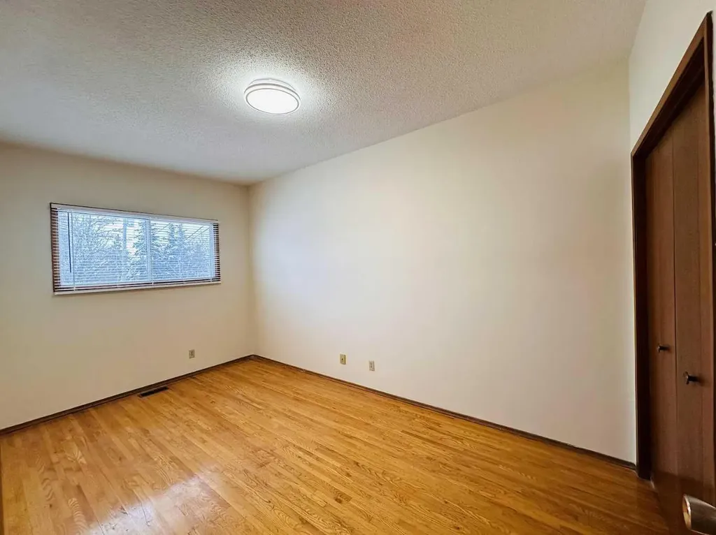 7116 Hunterville Road NW Calgary AB T2K 4J8