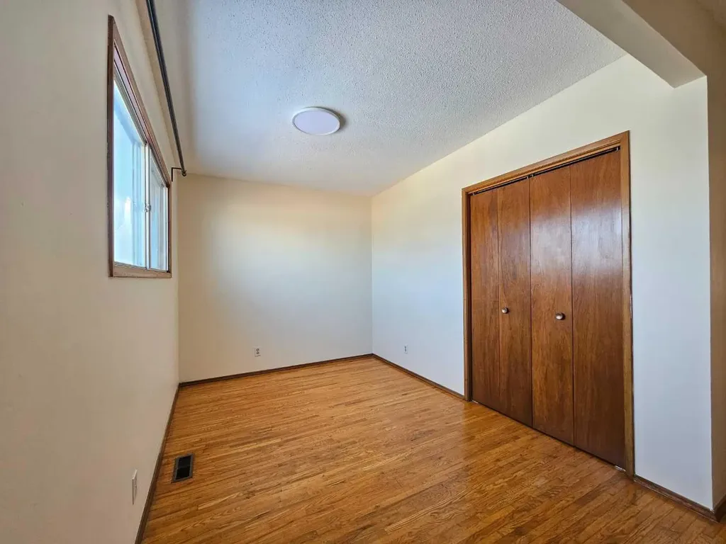 7116 Hunterville Road NW Calgary AB T2K 4J8