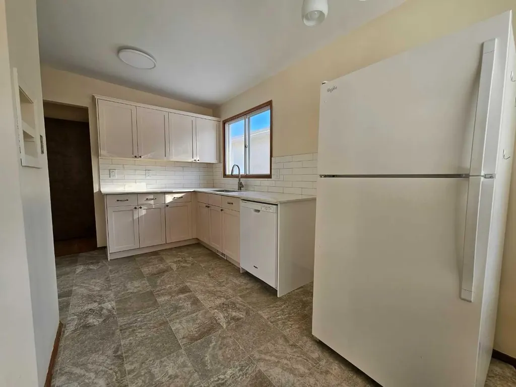 7116 Hunterville Road NW Calgary AB T2K 4J8