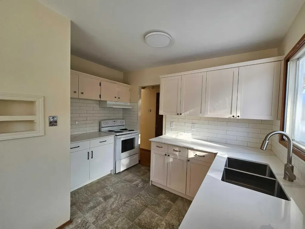 7116 Hunterville Road NW Calgary AB T2K 4J8