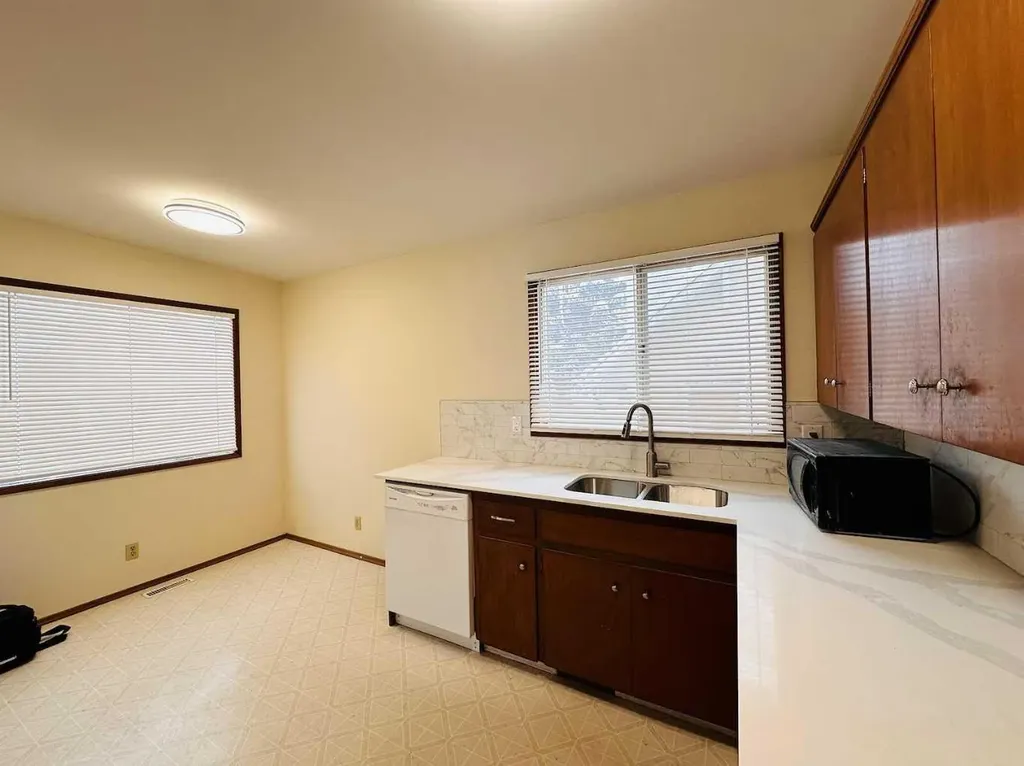 7116 Hunterville Road NW Calgary AB T2K 4J8
