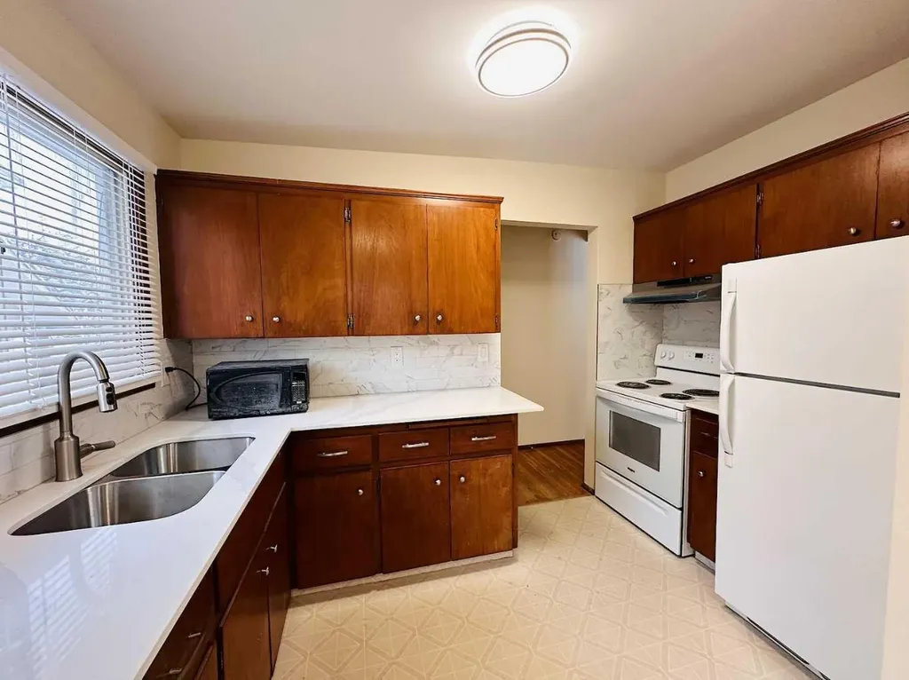 7116 Hunterville Road NW Calgary AB T2K 4J8