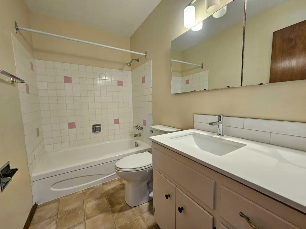 7116 Hunterville Road NW Calgary AB T2K 4J8