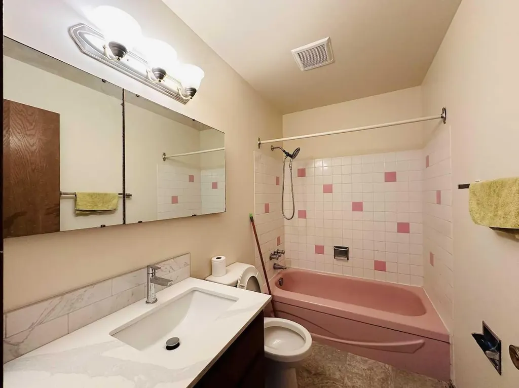 7116 Hunterville Road NW Calgary AB T2K 4J8