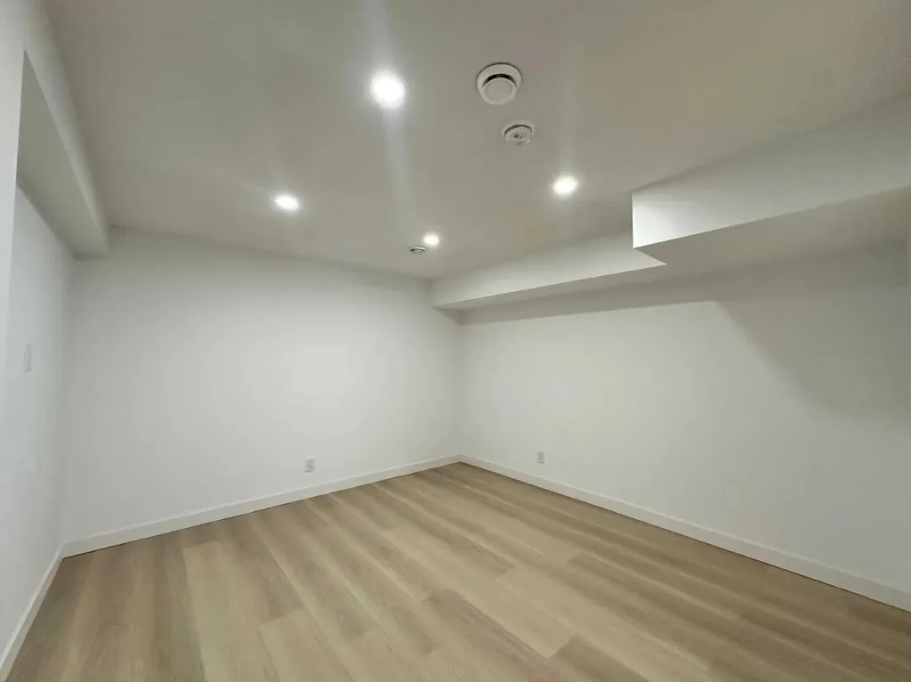 7116 Hunterville Road NW Calgary AB T2K 4J8