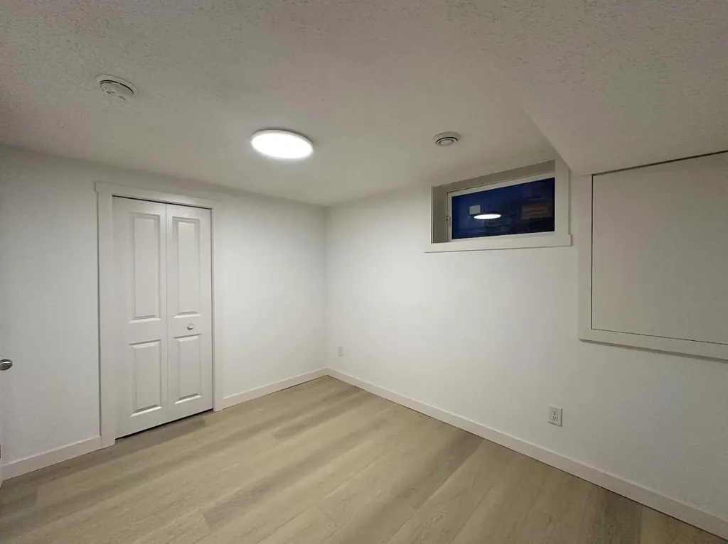 7116 Hunterville Road NW Calgary AB T2K 4J8