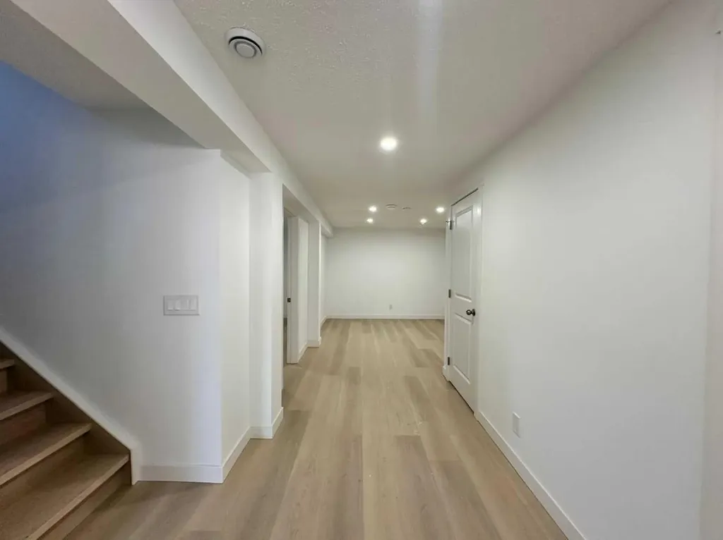 7116 Hunterville Road NW Calgary AB T2K 4J8