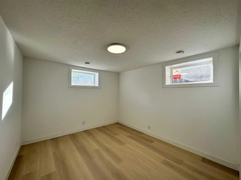 7116 Hunterville Road NW Calgary AB T2K 4J8