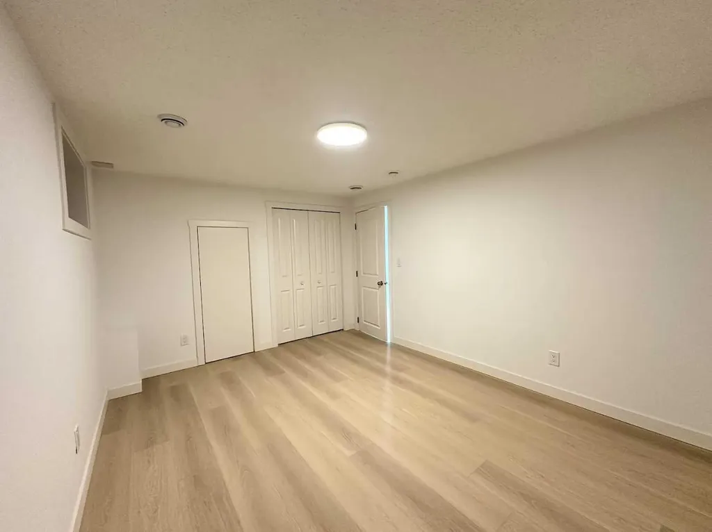 7116 Hunterville Road NW Calgary AB T2K 4J8