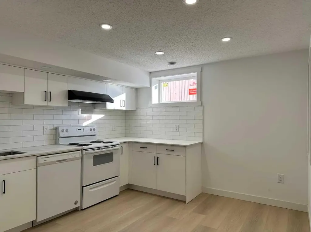 7116 Hunterville Road NW Calgary AB T2K 4J8