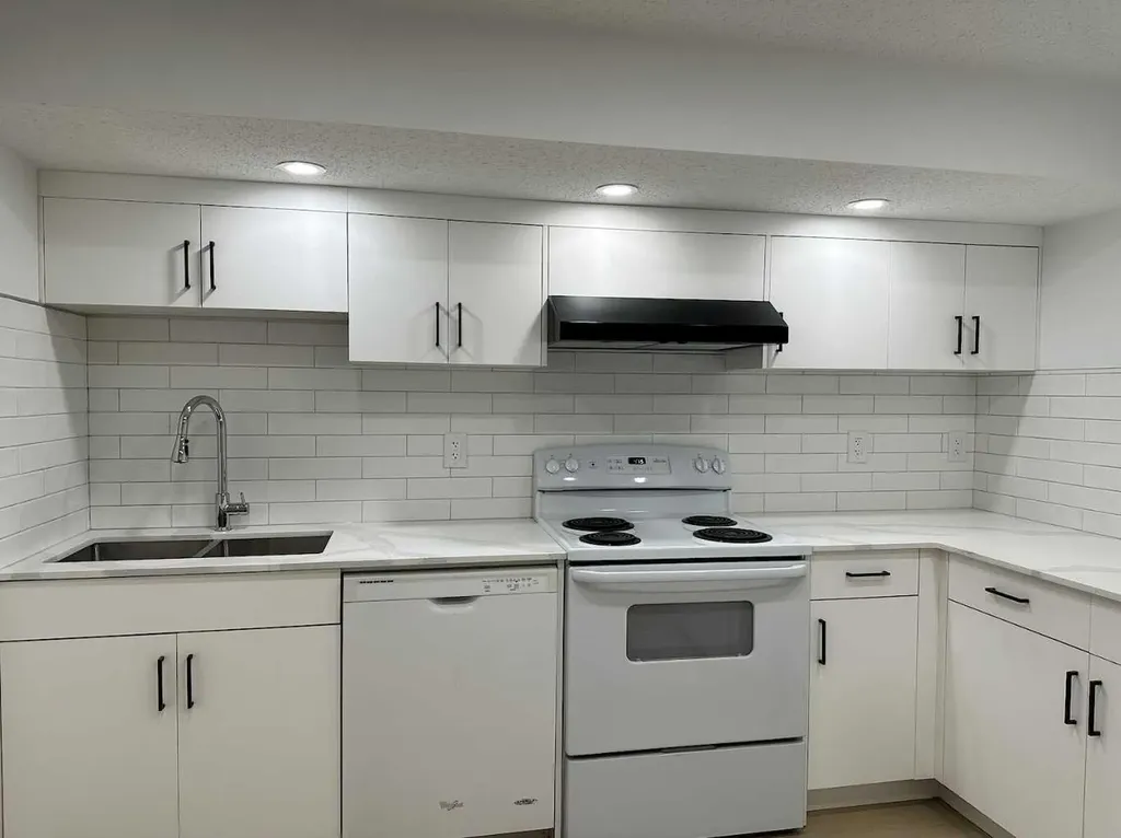 7116 Hunterville Road NW Calgary AB T2K 4J8