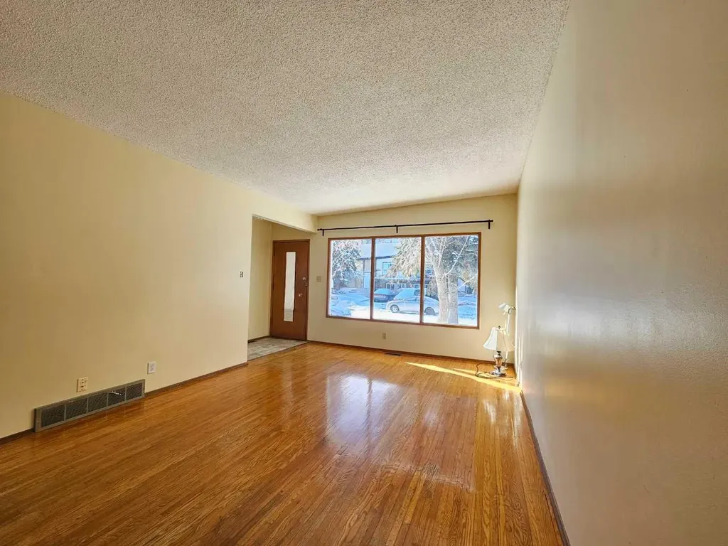 7116 Hunterville Road NW Calgary AB T2K 4J8