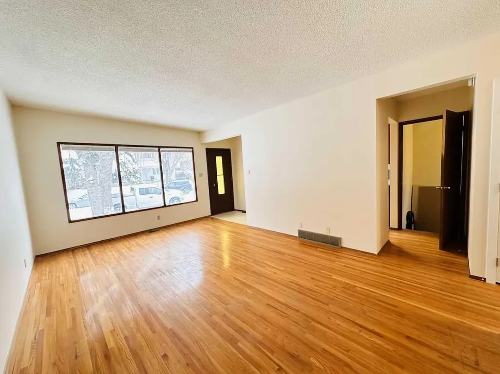7116 Hunterville Road NW Calgary AB T2K 4J8
