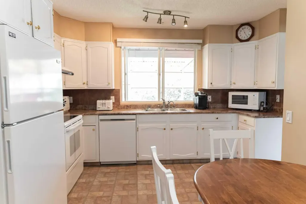 164 Huntford Road NE Calgary AB T2K 3Y9