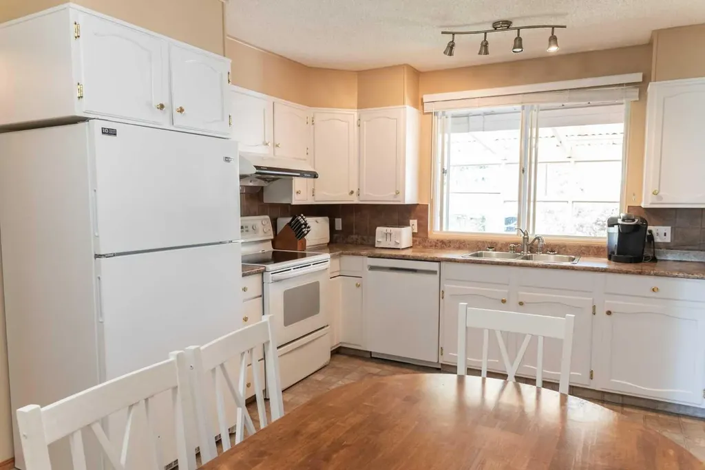 164 Huntford Road NE Calgary AB T2K 3Y9