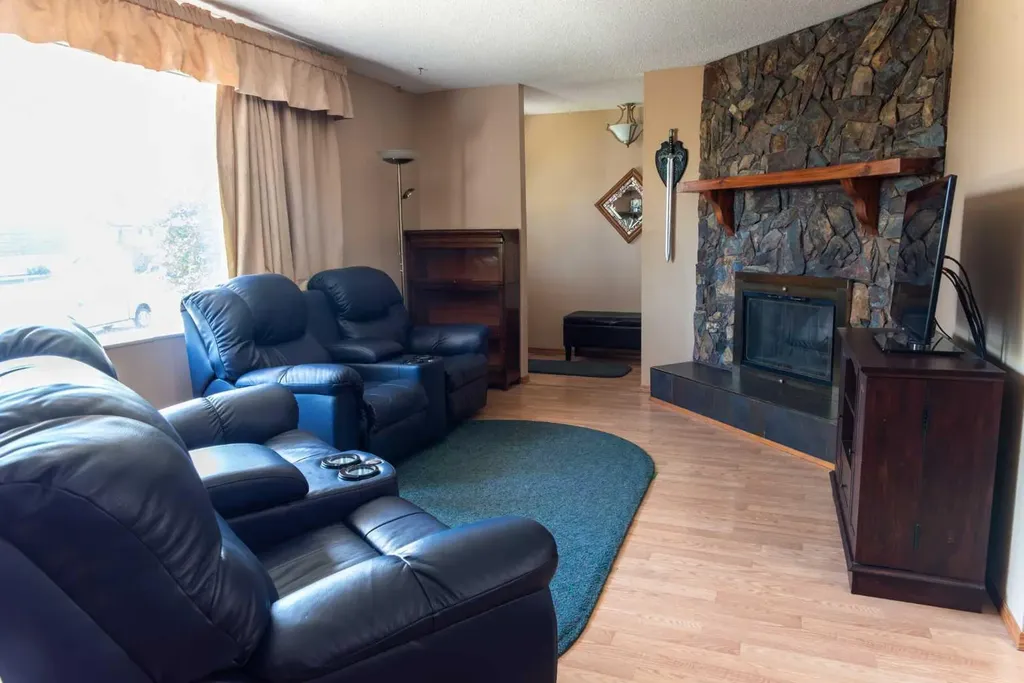 164 Huntford Road NE Calgary AB T2K 3Y9