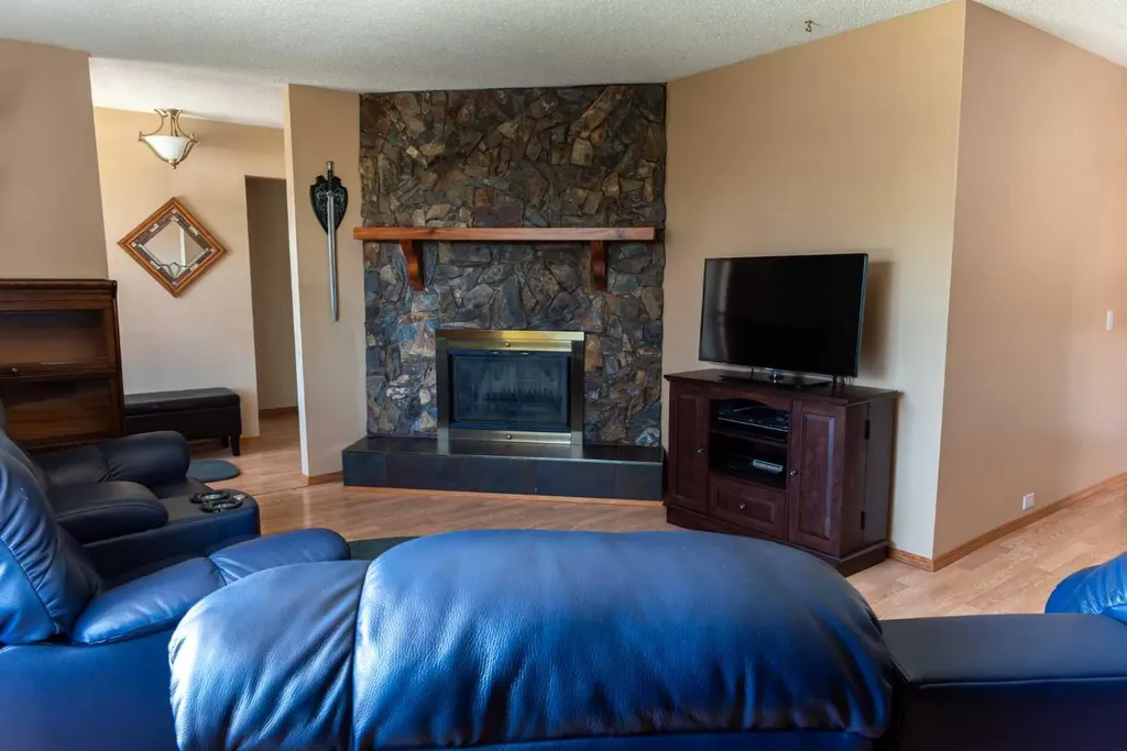 164 Huntford Road NE Calgary AB T2K 3Y9