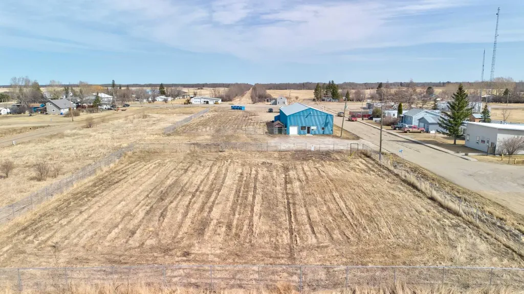 5024 50 Avenue Eaglesham AB T0H 1H0