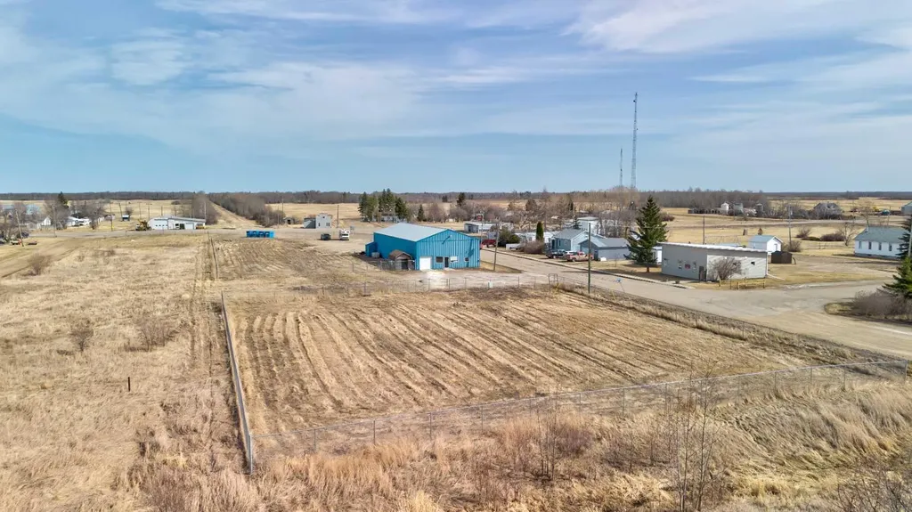 5024 50 Avenue Eaglesham AB T0H 1H0