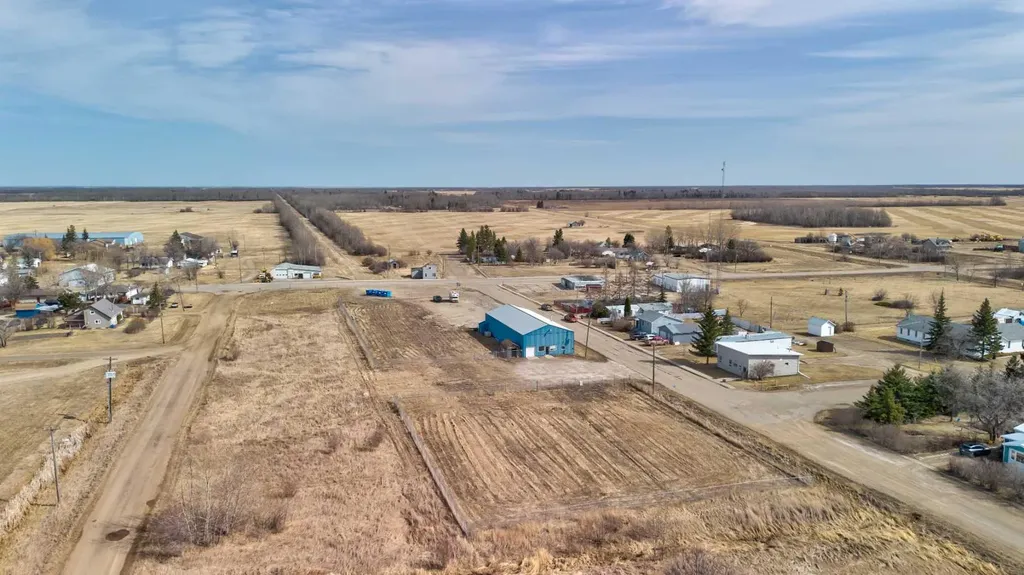 5024 50 Avenue Eaglesham AB T0H 1H0
