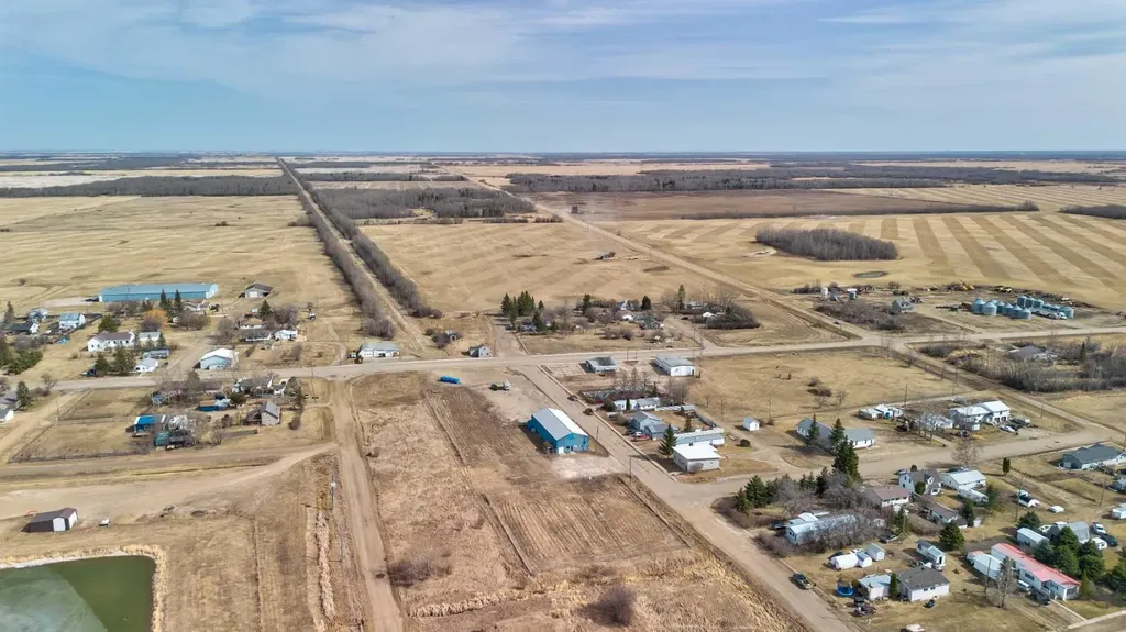 5024 50 Avenue Eaglesham AB T0H 1H0