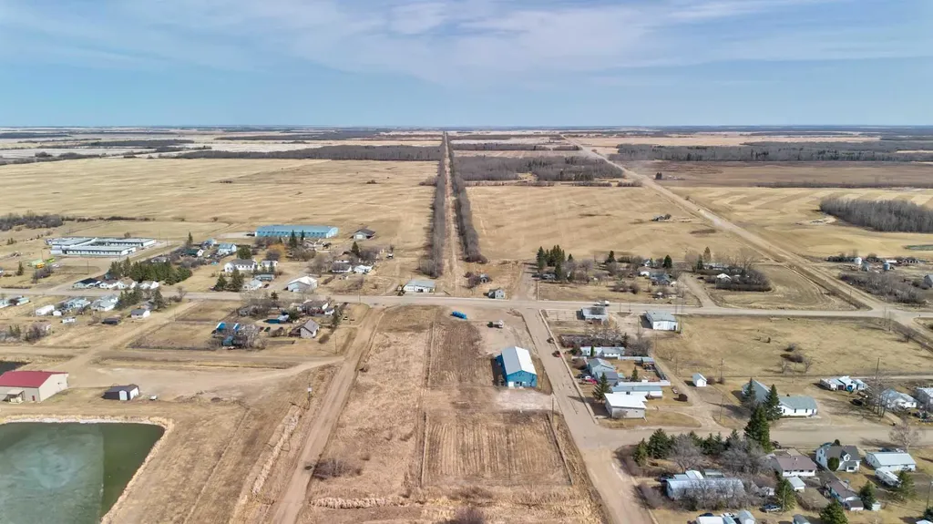 5024 50 Avenue Eaglesham AB T0H 1H0