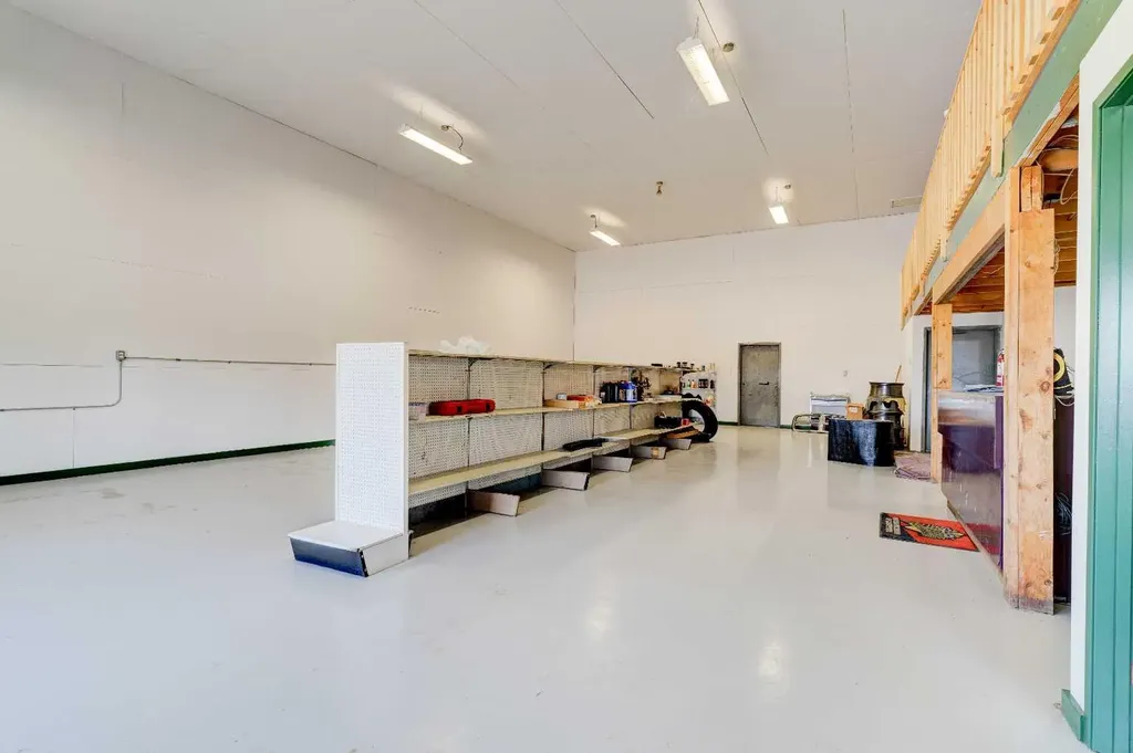 5024 50 Avenue Eaglesham AB T0H 1H0