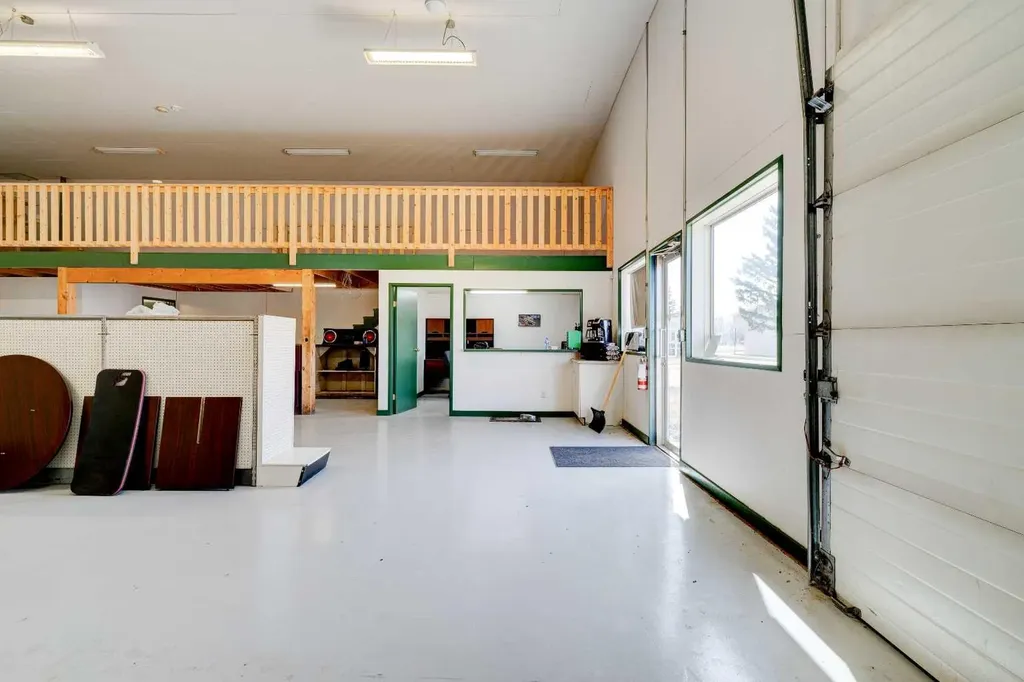 5024 50 Avenue Eaglesham AB T0H 1H0