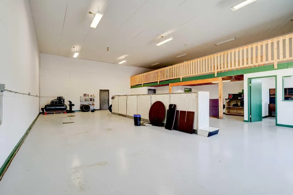 5024 50 Avenue Eaglesham AB T0H 1H0