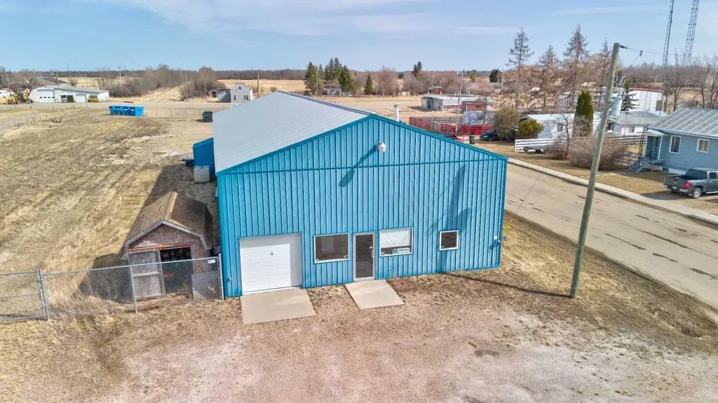 5024 50 Avenue Eaglesham AB T0H 1H0
