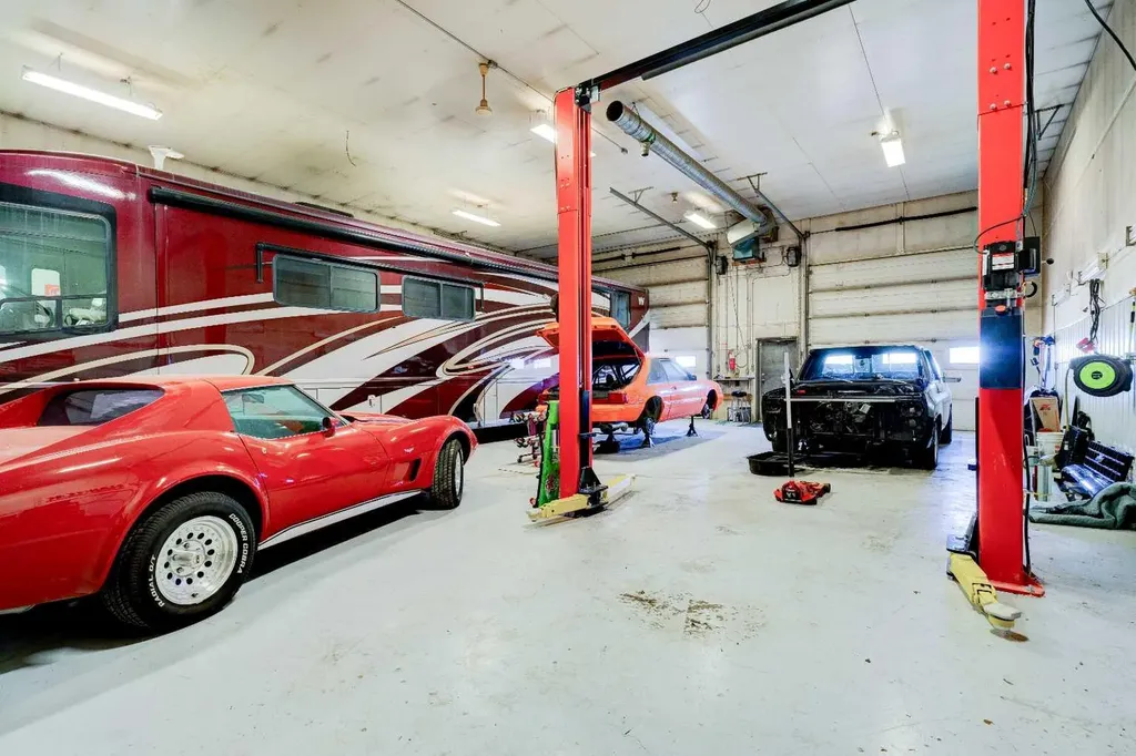 5024 50 Avenue Eaglesham AB T0H 1H0