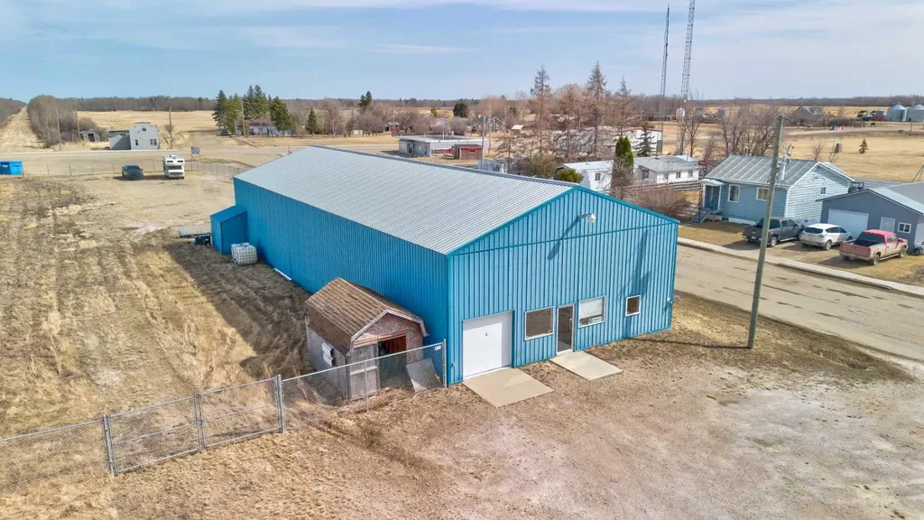 5024 50 Avenue Eaglesham AB T0H 1H0