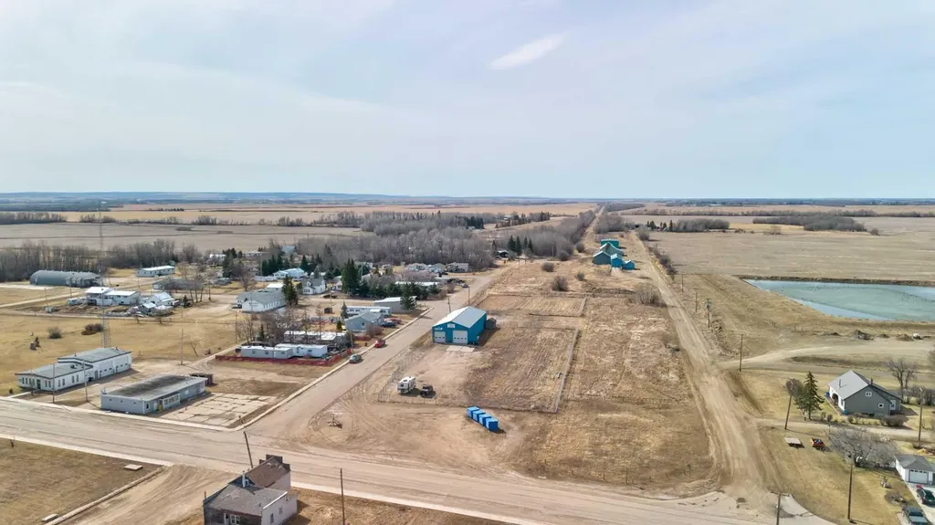 5024 50 Avenue Eaglesham AB T0H 1H0