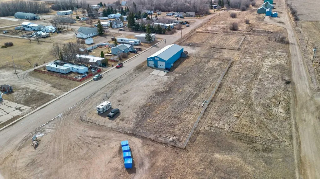 5024 50 Avenue Eaglesham AB T0H 1H0