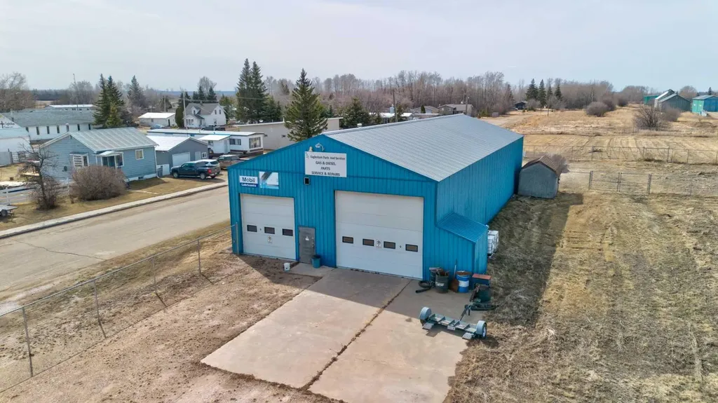 5024 50 Avenue Eaglesham AB T0H 1H0