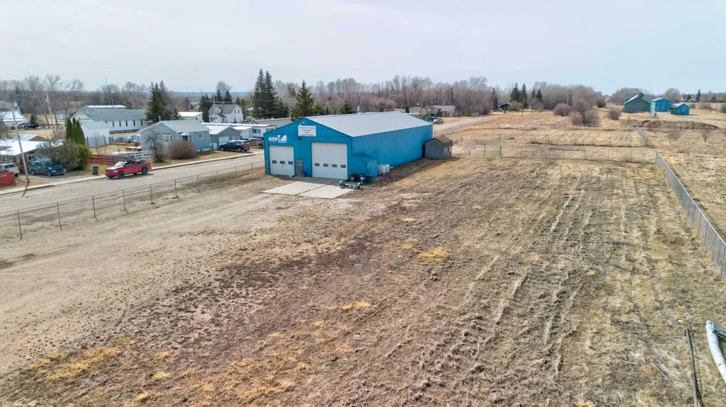 5024 50 Avenue Eaglesham AB T0H 1H0