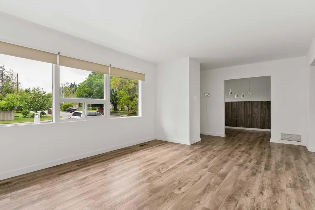 32 Gladeview Crescent SW Calgary AB T3E4X8