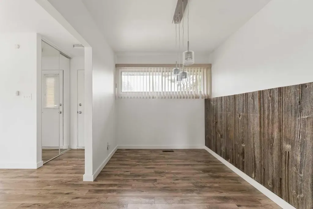 32 Gladeview Crescent SW Calgary AB T3E4X8