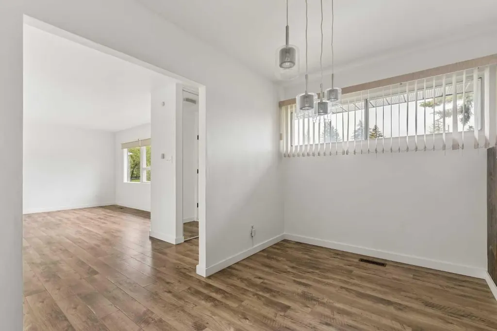 32 Gladeview Crescent SW Calgary AB T3E4X8