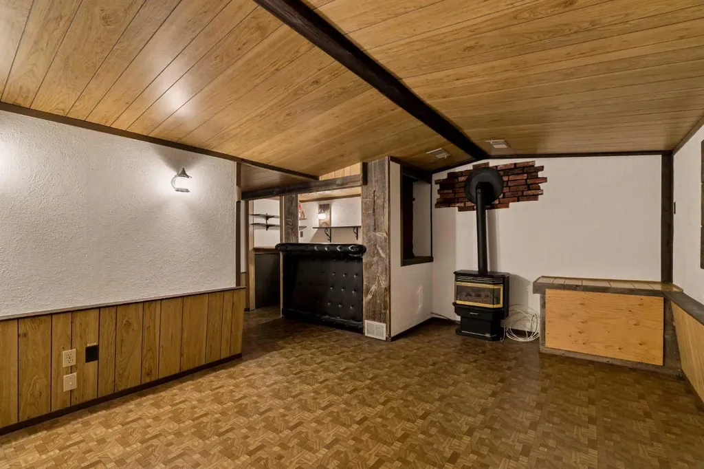32 Gladeview Crescent SW Calgary AB T3E4X8