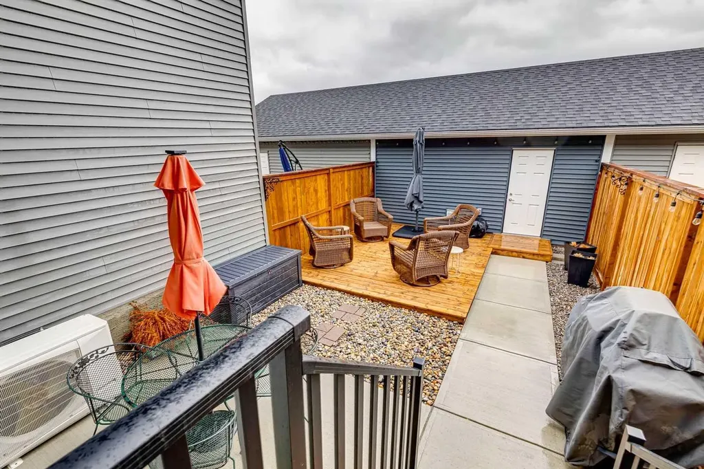 15 Larkspur Bend Okotoks AB T1S 3K7